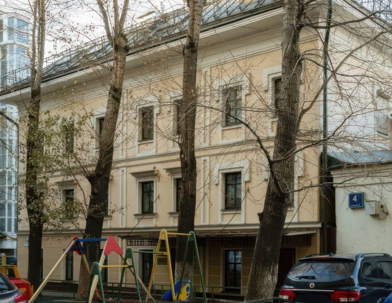фасад дома, здание по адресу г Москва, ул Новокузнецкая, д 4 стр 4